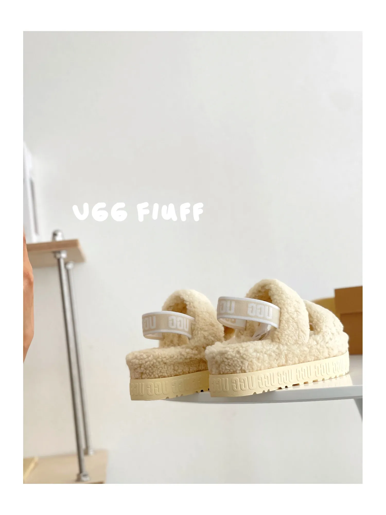 💰440 UGG sheepskin all-in-one snow boots 0876 new autumn and winter style Zhou Dongyu's same style furry slippers Product name: Ovlafita, Longfeng Teddy fur muffin bottom slippers, new at the counter simultaneously It is an upgraded version of the classic oh yeah sandals, the corrugated sheepskin material is used to make it more fashionable and cool, the heel strap is the highlight of the entire design, the muffin bottom visually increases, good news for small sisters, large quantities in stock Code number: 35-41 Color: white, gray, black, pink, army green, maroon
